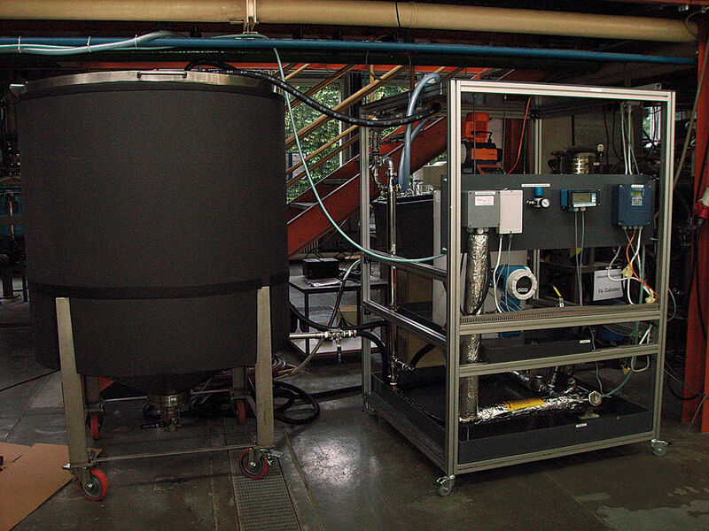 Die Abbauraten unterschiedlicher Öle sowie von Kontaminationen in Entfettungsbädern wurden in einem Biomembranreaktor ermittelt. (Bild IBV)