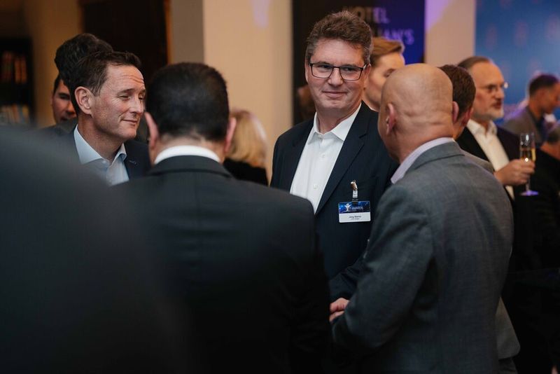 Jörg Steins und Christoph Denk vom Colocation-Anbieter LEW TelNet.  (Bild: Manuel Emme Fotografie)