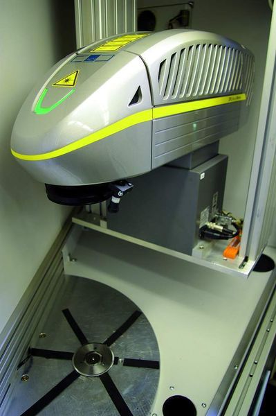 Der diodengepumpte Festkörperlaser von ACI kann je nach Dicke der Kreismesser in der Höhe verstellt werden. (Archiv: Vogel Business Media)