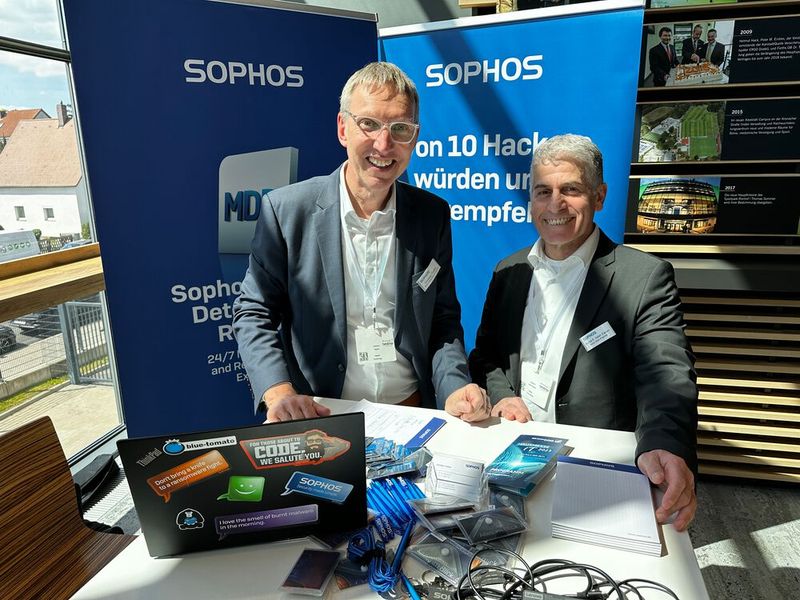 Ein Platz an der Sonne haben Christian Theilen und Hamid R. Saleh Ziabari (Sophos). (Bild: Vogel IT-Medien GmbH)