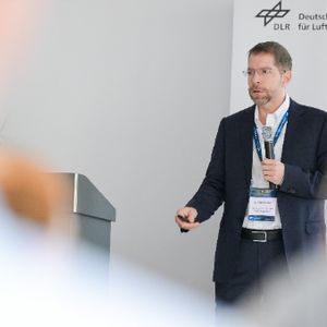In his presentation, Dr. Felix Heusler emphasized the role of small and medium-sized  industrial companies.(Source:  DLR)