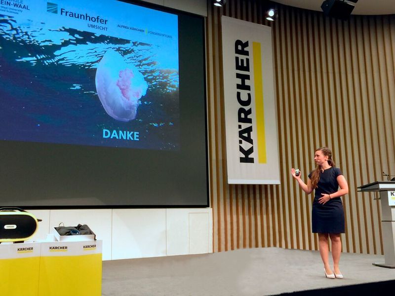 Leandra Hamann stellte bei der Preisverleihung die Ergebnisse ihrer Arbeit kurz vor. (Fraunhofer Umsicht/Jens Hamann)