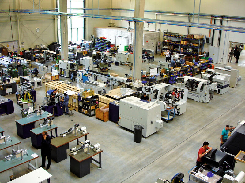 Vue partielle de l'atelier de montage de la nouvelle usine Schaublin Machines SA à Bévilard. (Image: MSM - Hug)