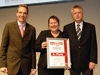Women´s Award, Platz 3: Monika Hofer, aus dem schweizerischen Wil, mit Uwe Timme vom Sponsor Shell Deutschland (Archiv: Vogel Business Media)