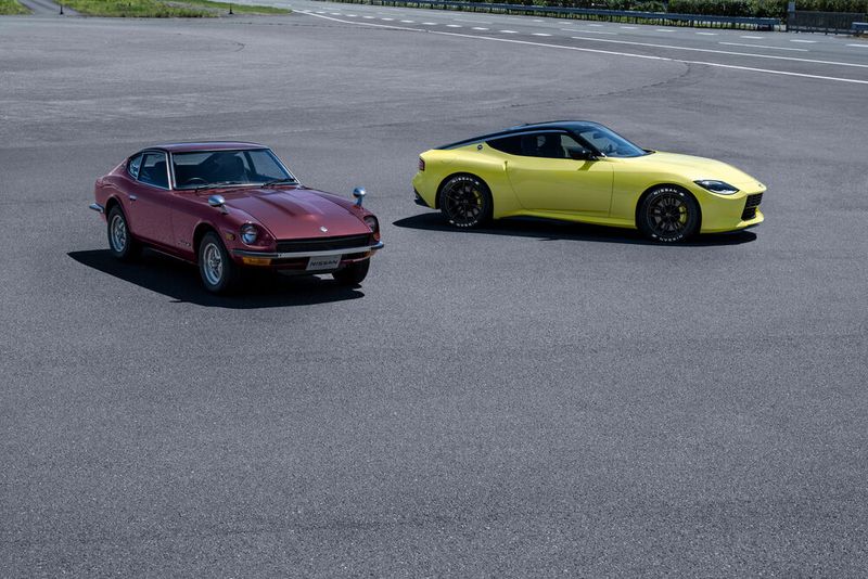 Der Datsun 240Z (l.) ist das Urmodell des Nissan 370Z Proto. (Bild: Nissan)