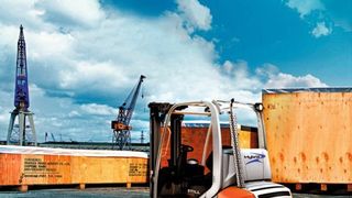 Der neue RX 70 Hybrid von Still ist ein Hybrid-Stapler, der auf Basis des Dieselstaplers RX 70 entwickelt wurde. Bild: Still (Archiv: Vogel Business Media)