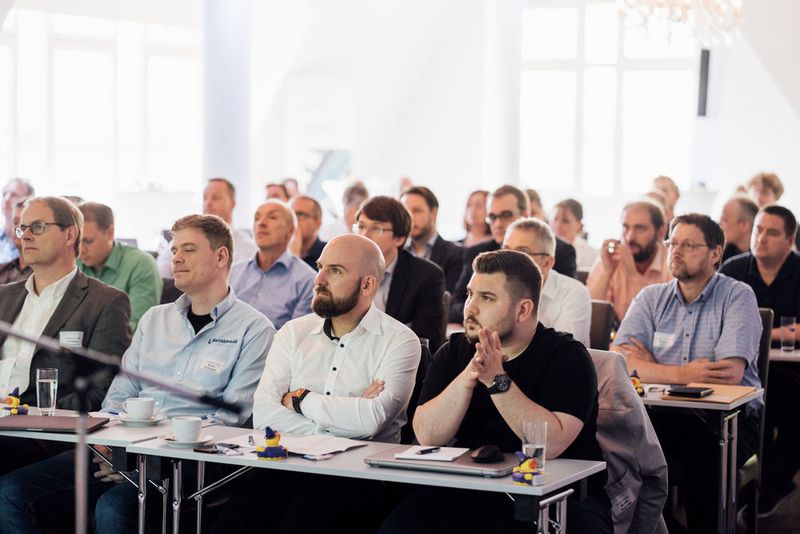 Alle dbc-Partner lauschten gespannt. (dbc (deutschlands business-cloud))