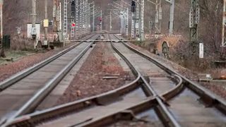 Nun ist es soweit! Spätestens ab Mittwochmorgen um 2 Uhr sieht es in der deutschen Schienenlandschaft vorwiegens so aus – Leere! Grund ist der geplante 144-Stunden-Streik, zu dem die GDL aufgerufen hat. Doch den Transportbereich lähmt es schon Stunden früher ... (Bild: Deutsche Bahn)