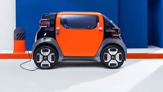 Zwei Türen, zwei Sitze, 2,50 Meter lang, dabei nur 1,50 Meter breit und exakt genauso hoch – der Ami One sieht aus wie ein Würfel auf Rädern.  (Citroen)