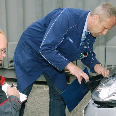 Auch das Sachverständigenwesen muss sich immer häufiger mit KI-erstellten Prüfberichten von Versicherern auseinandersetzen. Aber welchen Beweiswert haben solch automatisierte Dokumente? (Bild: Wenz - VCG)