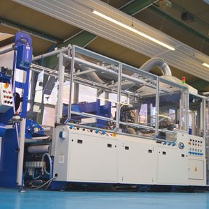 Der Joke Wicketer mit Robo Pack System ist eine Hochleistungs-Produktionsanlage für die präzise Herstellung von Seiten-Trennnaht-Klappenbeuteln aus Folien.  (Bild: Bihl+Wiedemann)