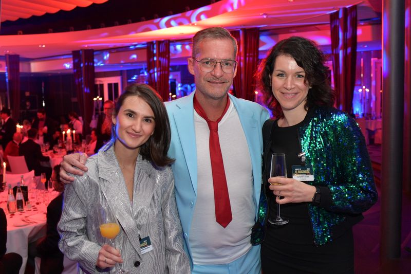 Don Johnson alias Heiko Lühr, FUJITSU, mit Emmanouela Kanakidou und Juliane Kunath, Avepoint. (Hannes Magerstaedt)
