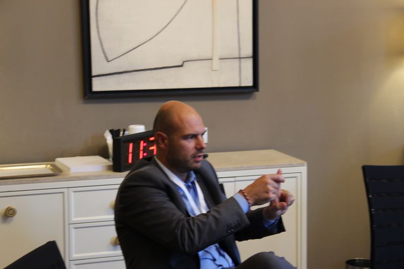 Parallel hierzu diskutierte Gaston Pukies von Capgemini mit Interessierten über die Blockchain als lukratives Business Modell für Service Provider. (Vogel IT-Medien GmbH)