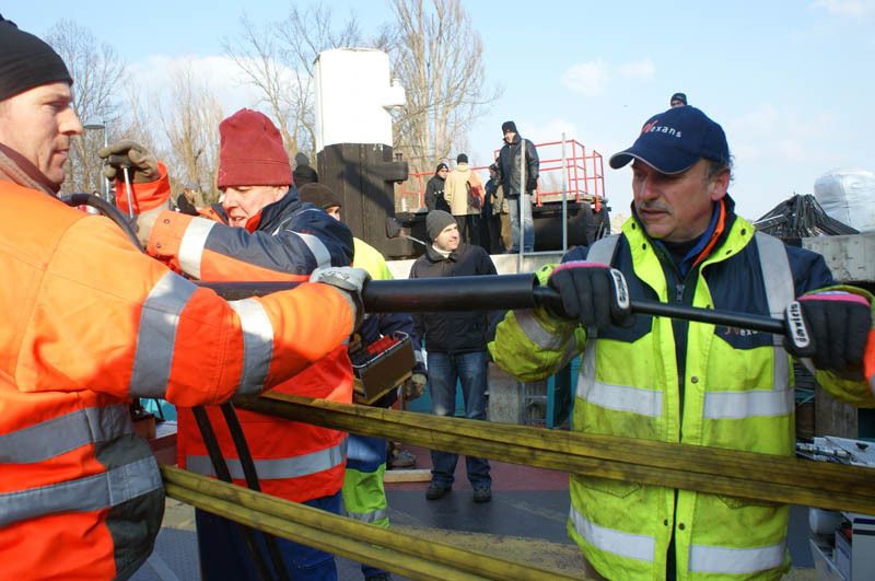 Geschafft! Das Glasfaserkabel verschwindet im Leerrohrschnabel. (Archiv: Vogel Business Media)