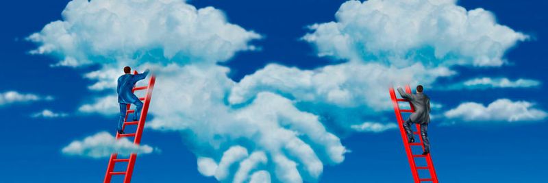 Das Public Cloud-Angebot von IBM wächst um weitere 18 Availability Zones in Europa, Asien und Nordamerika. Damit möchte der Konzern der steigenden Akzeptanz der Public Cloud in Unternehmen gerecht werden. Verfügbarkeitszonen werden in einem physisch isolierten Rechenzentrum betrieben. Aufgrund ihres Designs garantieren sie eine hohe Bandbreite und niedrige Latenzzeiten zwischen verschiedenen Zonen, wenn sie Teil einer Region mit mehreren Zonen sind. Die IBM Cloud bietet eine Reihe einheitlicher Services aus den Verfügbarkeitszonen in der jeweiligen Region, von Infrastruktur- bis zu KI-Anwendungen, an. Mit den 18 neuen Verfügbarkeitszonen in High Demand Centern in Europa (Deutschland und Großbritannien), Asien-Pazifik (Tokio und Sydney) und Nordamerika (Washington, DC und Dallas, Texas) will IBM die Cloud-Präsenz weiter ausbauen. Darüber hinaus können Kunden über den IBM Cloud Kubernetes Service nun Multizonen-Kubernetes-Cluster über die Verfügbarkeitszonen hinweg nutzen. Weitere Informationen  (Bild: gemeinfrei)