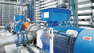 Dank der flexiblen Konfigurationsmöglichkeiten kann das Relais neben der Erkennung unzulässiger Temperaturan-stiege, die die Lebensdauer der Lager und Wicklungen von Elektromotoren verkürzen, auch zur Temperaturüberwa-chung von Sammelschienen und Kabeln eingesetzt werden.  (Bild: ABB)