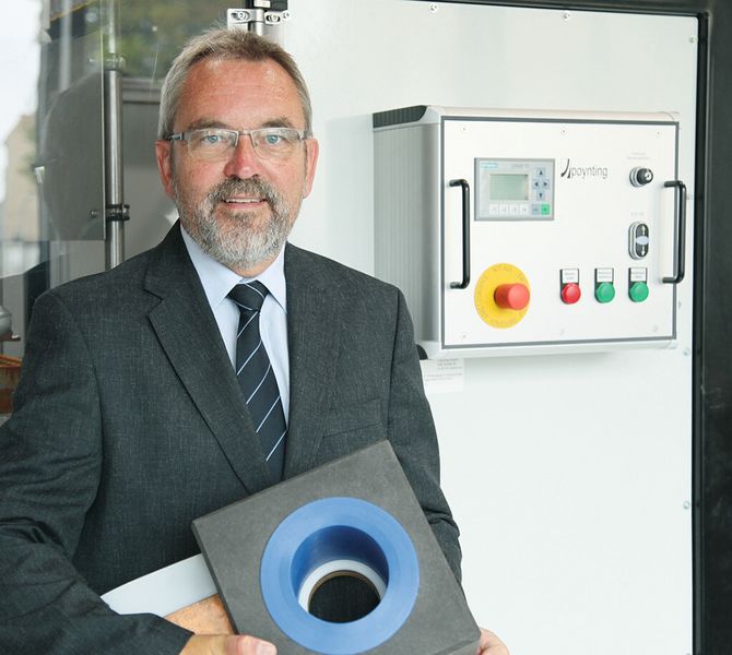 Matthias Kolbe, Professor für Umformtechnik am Institut für Produktionstechnik an der westsächsischen Hochschule in Zwickau: „Das Werkzeug im EMU-Prozess ist die Spule und entsprechend birgt die Auslegung der Spule auch das Know-how.“ (Bild: Westsächsische Hochschule)