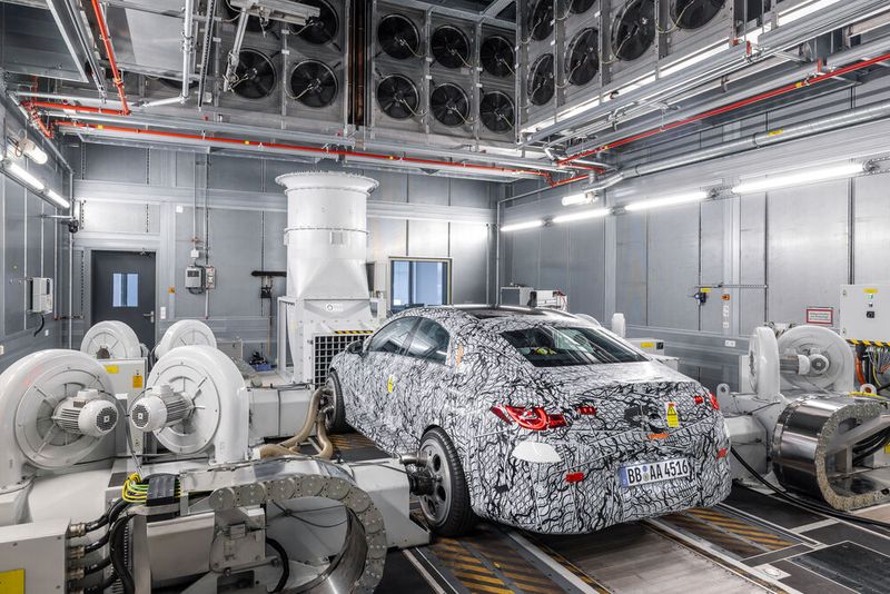 Im Electric Software Hub (ESH) in Sindelfingen bündelt Mercedes-Benz Software, Hardware, System-Integration und Testing unter einem Dach. (Bild: © Mercedes-Benz Group AG)