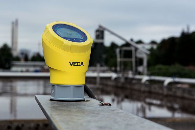 Der Vegapuls 31 trotzt Sonne, Nebel, Wind und Regen. (Bild: Vega)