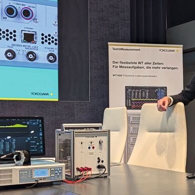 Leistungsmesstechnik: Yokogawa hat den Präzisions-Leistungsanalysator WT1500 im Juli in München offiziell vorgestellt. (Bild: Hendrik Härter / ELEKTRONIKPRAXIS)