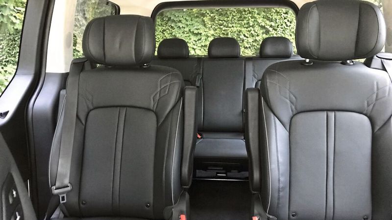 Wer sich für die Siebensitzer-Variante und die Ausstattung „Signature“ entscheidet, erhält zwei besondere Einzelsitze in der mittleren Reihe. (Bild: Wolfgang Michel – VCG)