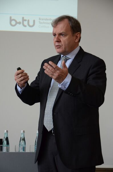 Prof. Dr. Ulrich Berger von der BTU Cottbus Senftenberg unterstützt Mercedes Benz bei der Umsetzung der Technik. (Bild: Weber)