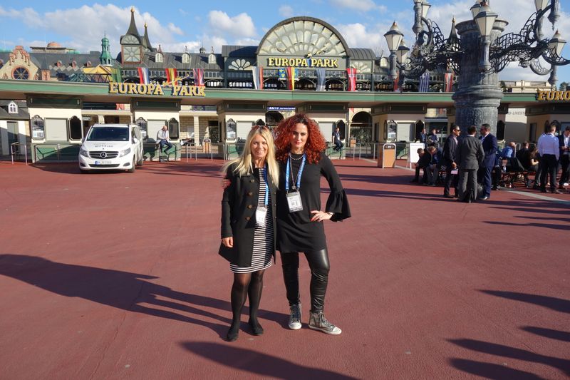 Da strahlt nicht nur die Sonne: Kirsten Meier, noris network, und Besa, IT-BUSINESS: (Bild: IT-BUSINESS)