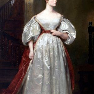 Ada Lovelace, eigentlich Augusta Ada King-Noel, Countess of Lovelace gilt als erste Programmiererin der Geschichte. Als Ada im Alter von 17 Jahren den Mathematiker Charles Babbage kennenlernte, erkannte sie das Potenzial seiner „Analytical Engine" und entwickelte in ihren Anmerkungen zu diesem mechanischen Computer-Vorläufer die revolutionäre Idee, dass die Maschine nicht nur mit Zahlen, sondern auch mit abstrakten Symbolen arbeiten könnte. Mit ihren Berechnungen schrieb sie den ersten Algorithmus der Geschichte und wurde somit zur ersten Person, die das Konzept der Programmierung verstand. (Bild: Margaret Sarah Carpenter - Government Art Collection, gemeinfrei)