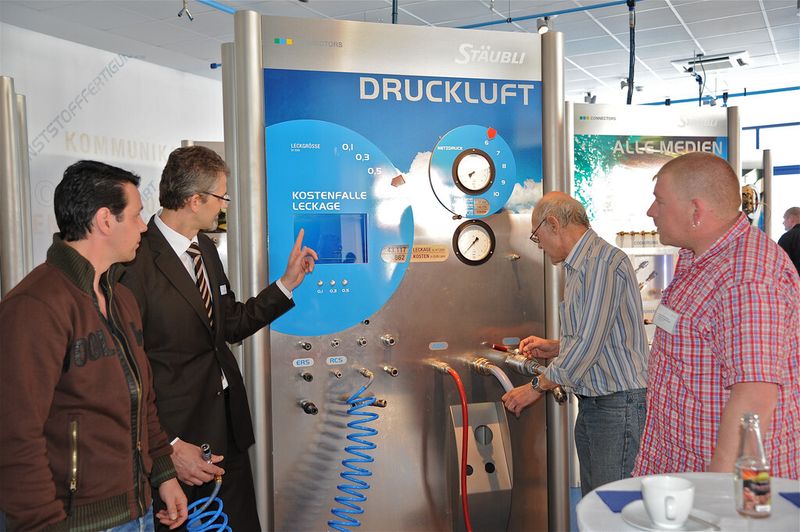 Stäubli Connectors und Kaeser Kompressoren zeigen bei ihrem Druckluft-Seminar jeweils am 27. März und am 25. September, wie Unternehmen ihre versteckten Verschwender in Sachen Druckluftversorgung aufdecken und im Idealfall bis zu 40 % Kosten einsparen können. (Bild: Stäubli)