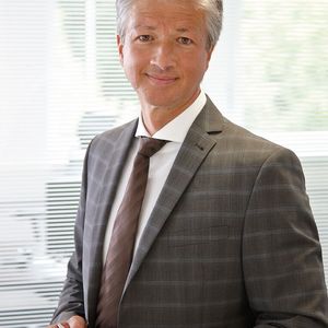 „Rollon und Nadella konzentrieren sich stark auf kundenspezifische Lösungen und bedienen viele Nischenanwendungen. Gleichzeitig sind die Produkte, Dienstleistungen und Anwendungsbereiche zu 85 Prozent komplementär. Das ergibt einen perfekten Fit“, so Rüdiger Knevels, CEO von Rollon.(Bild:  Rollon)