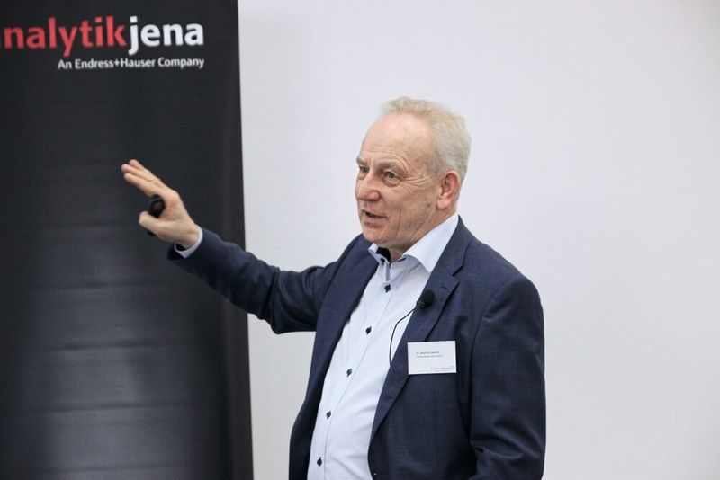 „Die Ergebnisse unserer Laborgeräte lassen sich 1:1 in den Prozess übertragen.“ – Dr. Manfred Jagiella, CEO von Endress+Hauser Liquid Analysis (PROCESS)