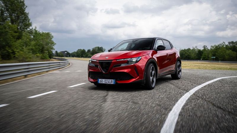 48.500 Euro plus einige mehr für Extras werden fällig. (Bild: Alfa Romeo)