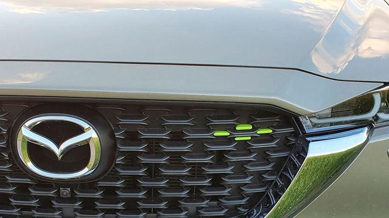 ... neongelbe Applikationen außen und ... (Bild: Mauritz – »kfz-betrieb«)