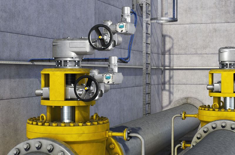 Lift-Plug Armatur mit Auma Stellantrieben. Ein Antrieb hebt den Stellkörper aus dem Sitz, der andere schwenkt ihn  in die gewünschte Postion. Danach wird der Stellkörper wieder in den Dichtsitz gesenkt. Der zum Master bestimmte Antrieb koordiniert den kompletten Ablauf. (Auma)