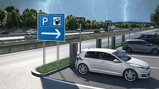 Aus Sicht der Verbraucherschützer sollte ausschließlich nach den tatsächlich gelieferten Kilowattstunden abgerechnet werden. Vielfach wird aber nach Zeit abgerechnet, was dazu führen kann, dass zum Beispiel für knapp zwölf Kilowattstunden nach fünf Stunden Ladezeit 26 Euro abgerechnet werden. (Clipdealer)