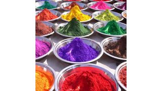 Um Pulver mit steiler Kornverteilung und scharfer Oberkornbegrenzung im Bereich von < 5 bis 200 µm kontaminationsfrei sowie präzise produzieren zu können, benötigen Hersteller ein sicheres Vermahlungs- und Mikronisierungs-Verfahren. (Bild: ACU)