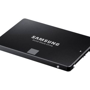 Mit nur sieben Millimetern ist die Samsung-SSD nur habl so dick wie 2,5-Zoll-HDDs mit vier TB Kapazität.