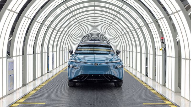 Bereit für den chinesischen Markt: Der ID.UNYX 08 läuft jetzt bei Volkswagen Anhui vom Band.(Bild:  Volkswagen AG)