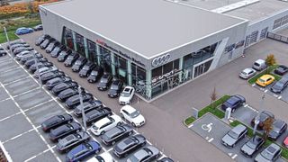 Nach teilweise wochenlangen Schließungen der Verkaufsräume dürfen die Autohändler wieder öffnen. In Schleswig-Holstein sogar uneingeschränkt. (Bild: gemeinfrei)