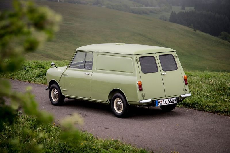 Rein äußerlich ist der Van mit dem Countryman zwar identisch, aber man verzichtete auf jede Form der Zierde. (BMW)