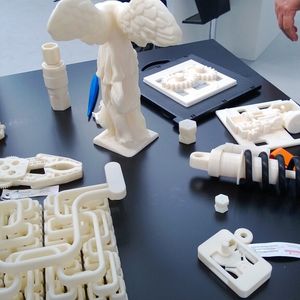 Alphacam vertreibt die 3D-Drucker der Firma Stratasys. Mittels FDM-Technologie hergestellte Prototypen und Funktionsbauteile für die Industrie.