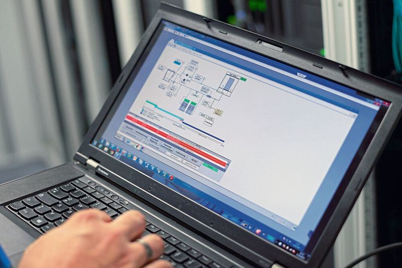 Hauptaufgabe einer DCIM-Software ist die Echtzeit-Überwachung der physischen Infrastruktur eines Rechenzentrums mittels einer entsprechenden Sensorik. In gebündelter Form stehen die ermittelten Daten dem Administrator zur Verfügung.  (Rittal)