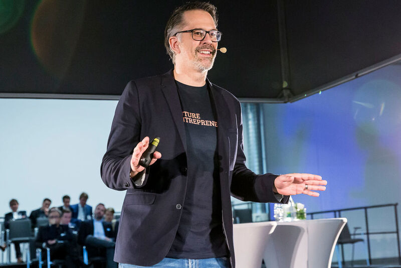 Michael Aechtler, Geschäftsführer von Corporate Start-up Services, betreute die Teams während ihres 24-Stunden-Hackathons. (Stefan Bausewein)