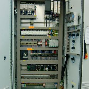 (Schneider Electric)