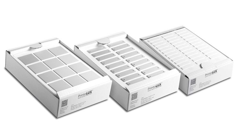 Der Einsatz von Nutzenbogen macht die Herstellung von Kennzeichnungen mit dem Printolux-Verfahren sehr effizient. (Bild: Printolux)