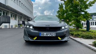 Hybrid-Sportler oder doch eher Reiselimousine? Der Peugeot 508 PSE wandelt zwischen verschiedenen Welten. (Seyerlein/VCG)