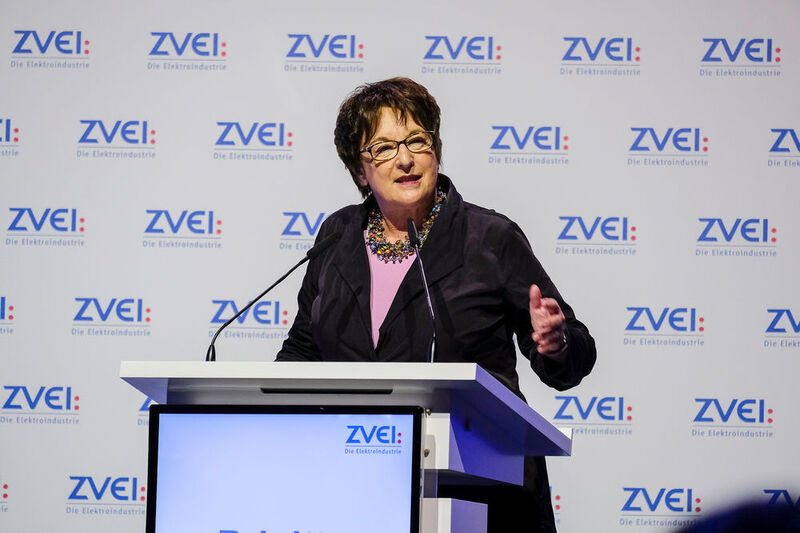 Bundeswirtschaftsministerin Brigitte Zypries (SPD) hofft, dass die 3%-Forschungsförderung noch in dieser Legislaturperiode kommt - allerdings begrenzt auf Unternehmen mit bis zu 1.000 Mitarbeitern. 