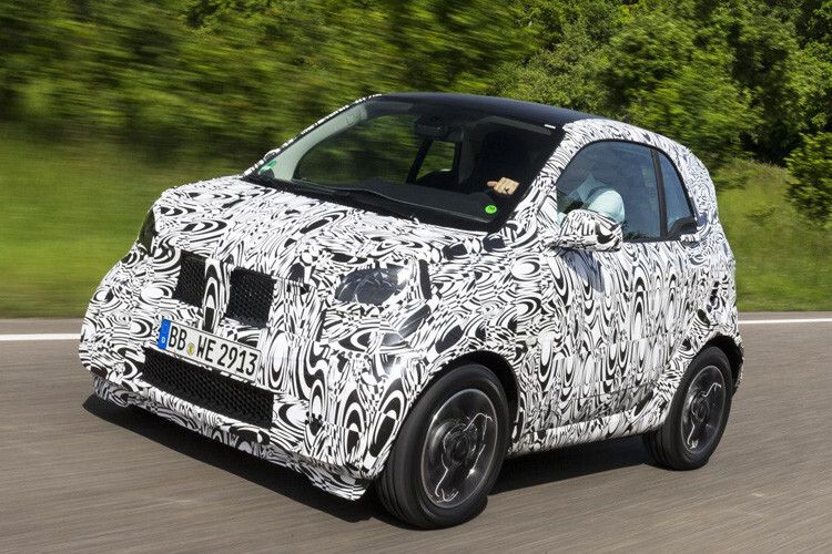 Viele empfinden den Smart Fortwo zwar als pfiffig für die City, aber als zu teuer im Vergleich zu Autos, die mehr Einsatzmöglichkeiten im Alltag bieten. (Foto: Daimler)