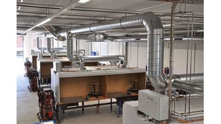 Absaugen am Ort der Enrstehung: Jeder Schweissarbeitsplatz verfügt über eine separate, nach Bedarf gesteuerte Absaugung.  (Bild: Technorobot)