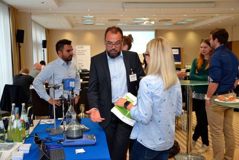 IKA präsentierte auf dem Praxistag seine Lösungen für eine sichere Probenvorbereitung. (LABORPRAXIS/Lütmman)